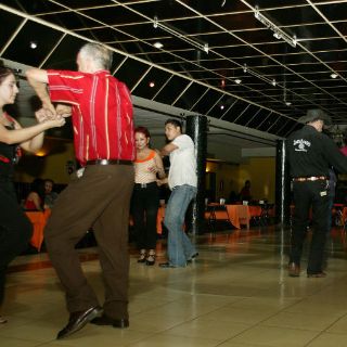Baile aeróbico y de salón mejoran la salud mental