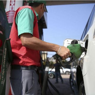 Precios de Magna, Premium y diésel bajarán dos centavos