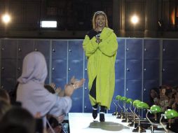 Rihanna presentó fuera del programa oficial su nueva colección de Fenty Puma. AP / T. Camus