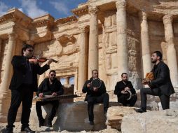 Un ensamble sirio protagonizó un concierto entre las ruinas como una forma de celebración. TWITTER / @TrapieLLo