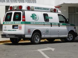 El hombre golpea a los tripulantes de la ambulancia, entonces aprovecha y sale por la ventana del vehículo. EL INFORMADOR / ARCHIVO