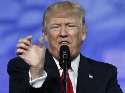 Trump utiliza Twitter para descalificar las políticas implementadas por su antecesor. AP / ARCHIVO