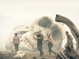 Hiddleston encarna al capitán James Conrad, uno de los encargados de dirigir la expedición a la isla donde vive el gigantesco 'Kong'. ESPECIAL / CORTESÍA WARNER
