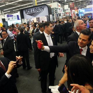 Peña Nieto reconoce aportación de la ANTAD al generar empleo