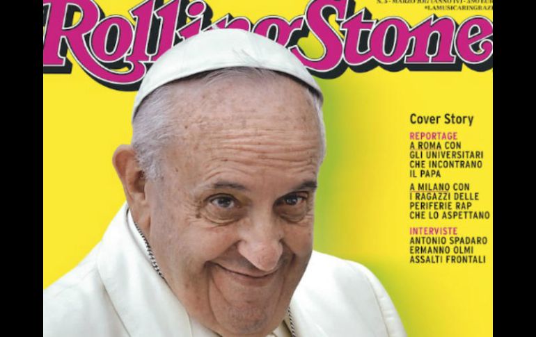 La portada muestra un primer plano del Papa vestido de blanco, sonriendo, con el pulgar derecho arriba en gesto de aprobación. TWITTER / @RollingStoneita