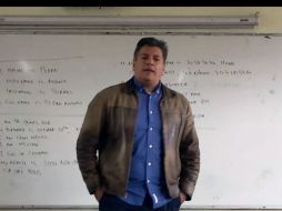 El docente Ramón Bernal se disculpa ante alumnos y compañeros profesores por el lenguaje usado en clase. ESPECIAL /