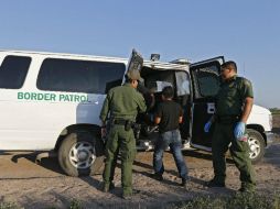 Una versión del plan de Trump incluiría dos mil 800 MDD para comenzar la construcción y aumentar la deportación de inmigrantes. EFE / ARCHIVO