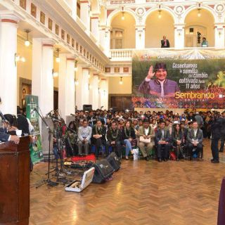 Morales aprueba ley de coca tras tratamiento médico en Cuba