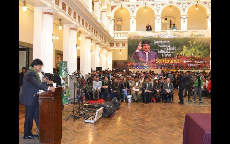 ‘‘La coca ganó a Estados Unidos, se impuso al imperio norteamericano’’ dice el presidente boliviano. TWITTER / @evoespueblo