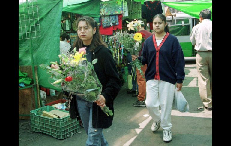 No es para regalar flores. Este día está pensado para generar conciencia sobre los pendientes en materia de equidad de género. NTX / ARCHIVO