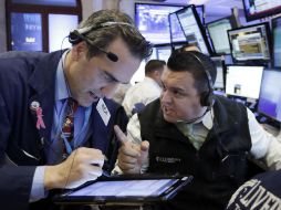 La jornada se destacó por la caída de los precios del petróleo que generó el retroceso en títulos del sector energéticos. AP / ARCHIVO