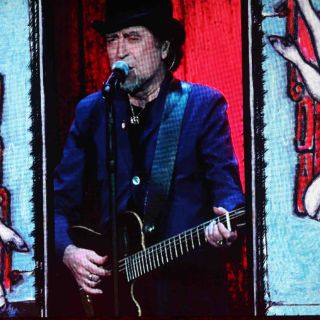 Joaquín Sabina reprograma conciertos en México debido a cirugía