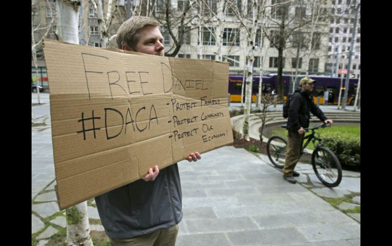 Algunas personas se manifestaron en favor de Ramírez. AP / T. Warren