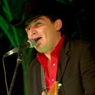 A José Manuel Figueroa le duele polémica de Joan Sebastian