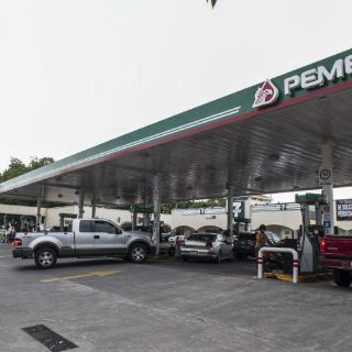 Gasolina Magna bajará un centavo, la Premium aumenta dos