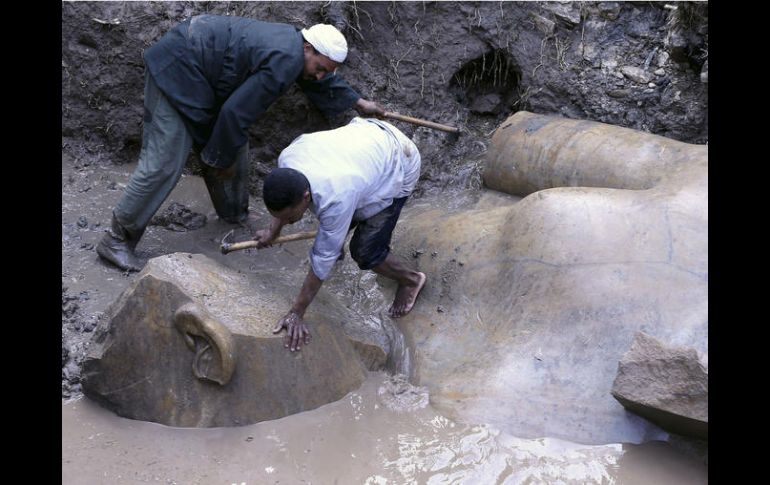 El hallazgo tuvo lugar en la zona arqueológica de Ain Shams, alrededor de los restos del templo de Remsés II. EFE / K. Elfiqi