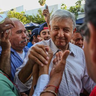 López Obrador acusa a Yunes de generar protestas en Morena