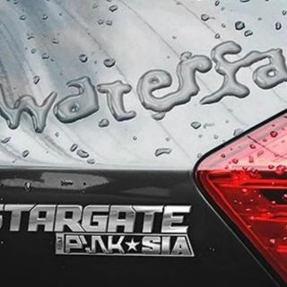 Sia y Pink estrenan dueto ‘Waterfall’