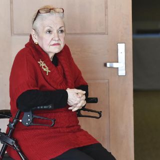 Médicos extraen un tumor de más de 60 kilos a una mujer