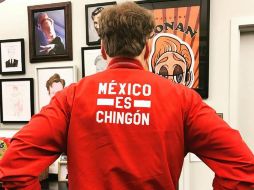 'Me dieron esta chamarra en México y he estado usándola en todos lados', señala O'brien en la publicación. FACEBOOK / Conan O'Brien Presents: Team Coco