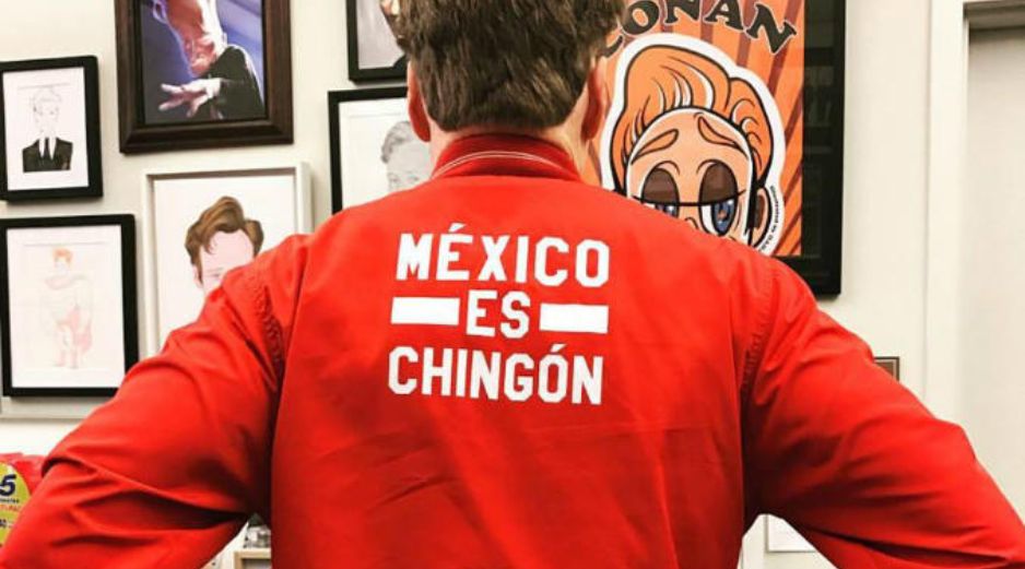 'Me dieron esta chamarra en México y he estado usándola en todos lados', señala O'brien en la publicación. FACEBOOK / Conan O'Brien Presents: Team Coco