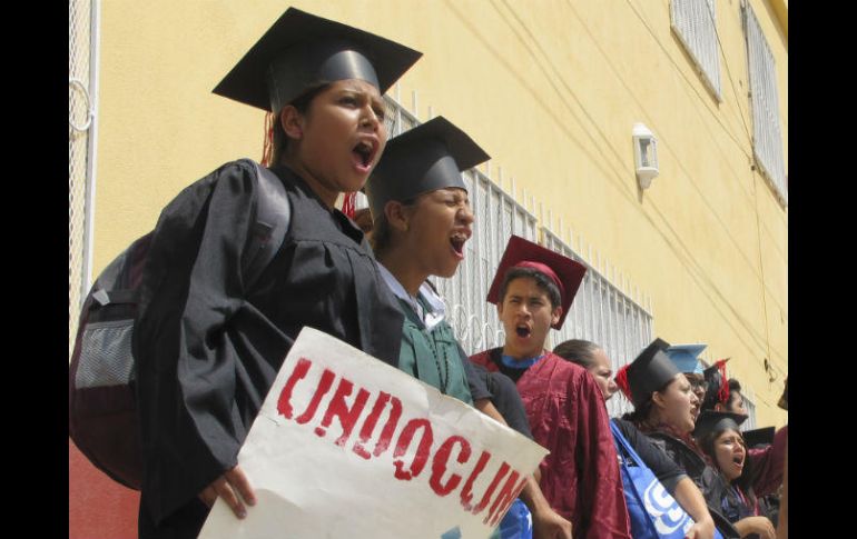 ‘Es una vergüenza que el ICE esté propagando el miedo y el terror en nuestros jóvenes’,  expresó Michelle Lujan. AP / ARCHIVO