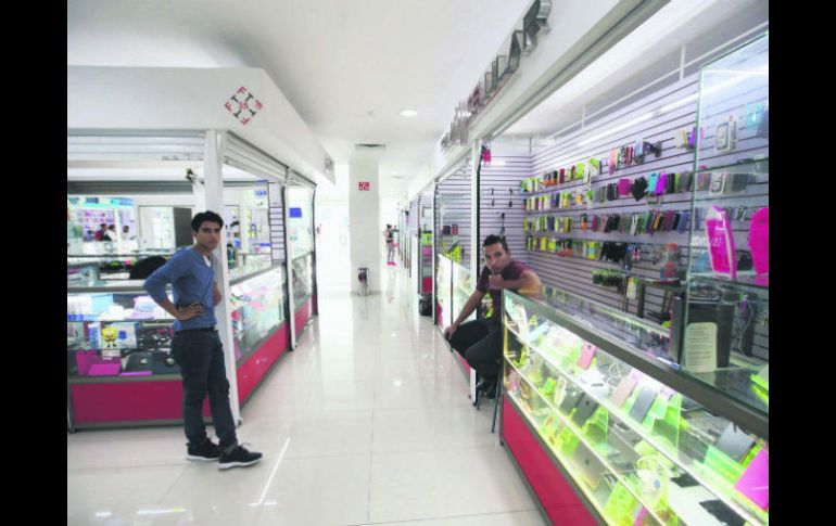 Solos. Los pasillos de la Plaza de la Tecnología, en Ávila Camacho, lucen vacíos. EL INFORMADOR / R. Tamayo