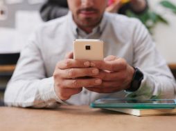 Los programadores tienen prohibido usar la gran cantidad de información que recoge de usuarios para propósitos de espionaje. ESPECIAL / www.facebook.com/facebookmedia