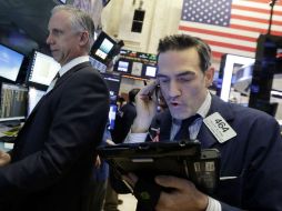 El Nasdaq Composite, de títulos bancarios, tecnológicos de seguros, cayó 19.45 puntos, -0.33 por ciento. AP / R. Drew