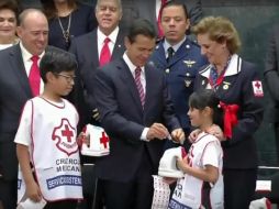 El Presidente Enrique Peña Nieto arranca la la Colecta Anual de la Cruz Roja Mexicana con su propia aportación. YOUTUBE / Gobierno de la República