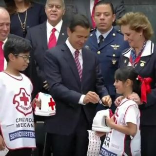 Peña Nieto llama a donar a la Cruz Roja y a prevenir accidentes