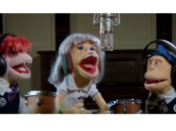 El tema 'Minilolas' está dedicado a las niñas fuertes, valientes contra el acoso. YOUTUBE /  31 minutos