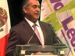 Jaime Rodríguez Calderón hizo la oferta ante graduados de 17 planteles del Conalep en Nuevo León. YOUTUBE / EITMEDIA MX