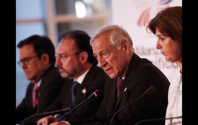 Ildefonso Guajardo (SE) y Luis Videgaray (SHCP) representaron a México en la Reunión Extraordianria de la Alianza del Pacífico. EFE / M. RUIZ