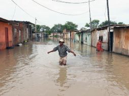 ''Ante una circunstancia de esta naturaleza se tiene que optar por lo primero, y lo primero es nuestra gente'', aseveró el político. EFE / E. Agustín