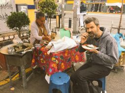 Pau Donés publicó una imagen en su cuenta de Facebook donde señala que come quesadillas de masa azul. FACEBOOK / @JarabedepaloOFICIAL