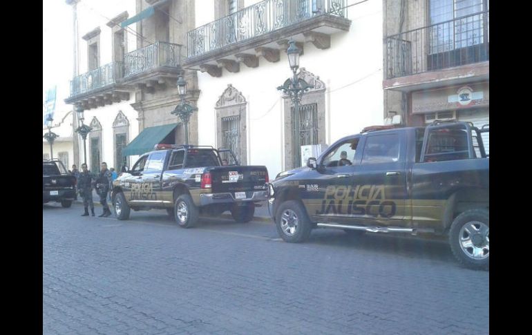 Ayer martes elementos de la Fuerza Única desarmaron a los policías de Ocotlán para que fueran evaluados. ESPECIAL /