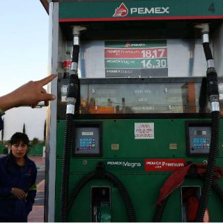 Gasolina Magna aumentará dos centavos; la Premium disminuye tres