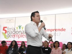 Aristóteles destaca que en la feria del empleo que se realizó este miércoles se ofertaron ters mil 500 plazas. ESPECIAL / Aristóteles Sandoval