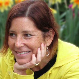 Internet se conmueve con la escritora que buscó pareja para su marido