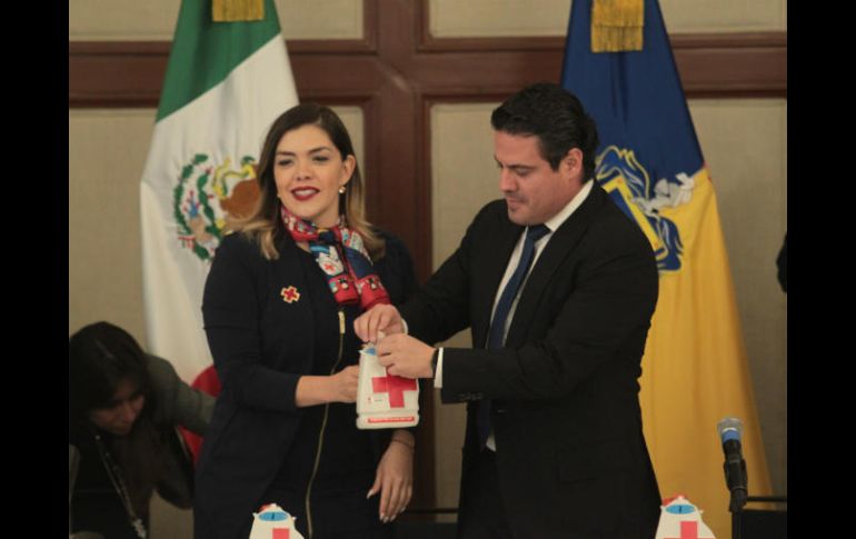 En la imagen, Lorena Arriaga de Sandoval y el gobernador de Jalisco, Aristóteles Sandoval. EL INFORMADOR / F. Atilano