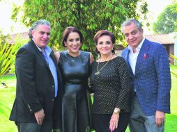 Lorenza Villaseñor de Quirarte con sus hijos Álvaro, Lorenza y Salvador.  /