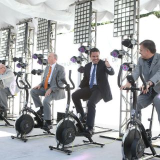 Apuesta UdeG por energías limpias; compra 70 vehículos sustentables