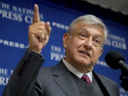 Antonio Tizapa cuestionó a Andrés Manuel sus vínculos con el ex gobernador de Guerrero; ''no seas provocador'', le respondió. AP / A. Harnik