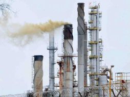 La explosión ocurrió la tarde del miércoles en la refinería ‘Ingeniero Antonio M. Amor’, en Salamanca, Guanajuato. NTX / ARCHIVO