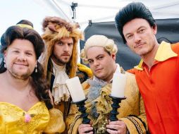 James Corden junto a  Dan Stevens, Josh Gad y Luke Evans recrearon algunos números musicales de la película. TWITTER / @TheRealLukevans