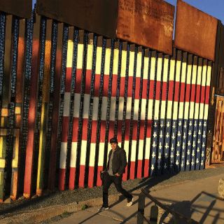 Cemex no participa como proveedor en el muro de Trump