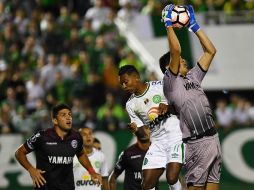El Chapecoense intentó en varias ocasiones marcar, no obstante la buena actuación del guardameta de Lanús negó que ésto sucediera. AFP / N. Almeida