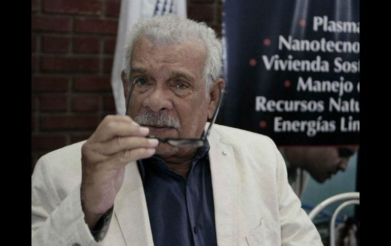 Debutó con ‘’25 poemas’’ pero saltó a la fama con el poemario ‘‘En una noche verde’’ (1962). EFE / J. Arguedas