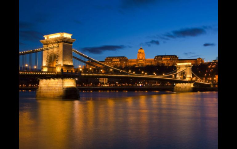 Sitio turístico sugerido en todo momento, Budapest en Hungría, diversión, relajación y arte incluidos. ESPECIAL / budapest.com